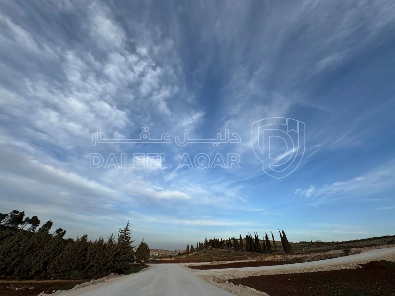 أرض في بلعاس - يبعد 6 دقائق عن طريق المطار - 169,900 دأ - صورة 1
